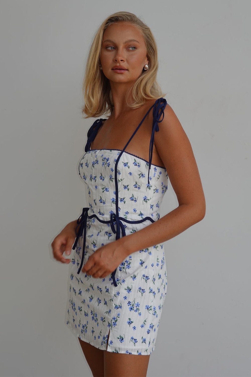 Tie Up Shoulder Straps Ditsy Floral Print Mini Dresses-White [Pre Order]
