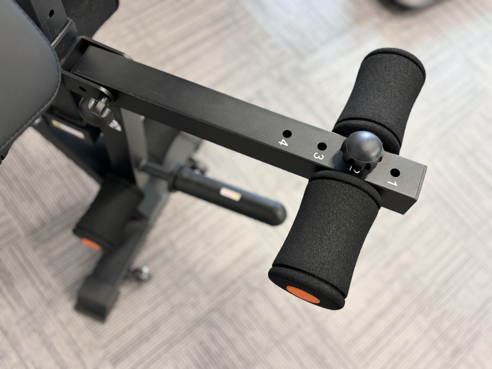 weight bench with leg extension