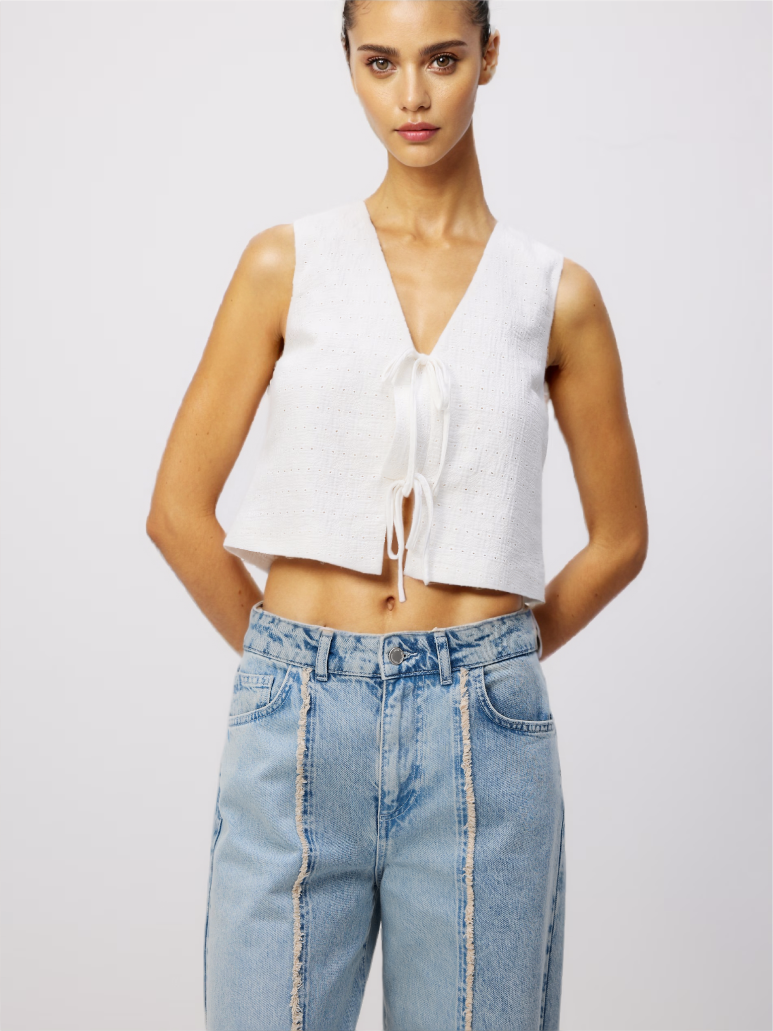 Women Wide Leg Jeans With Raw Seam Trim