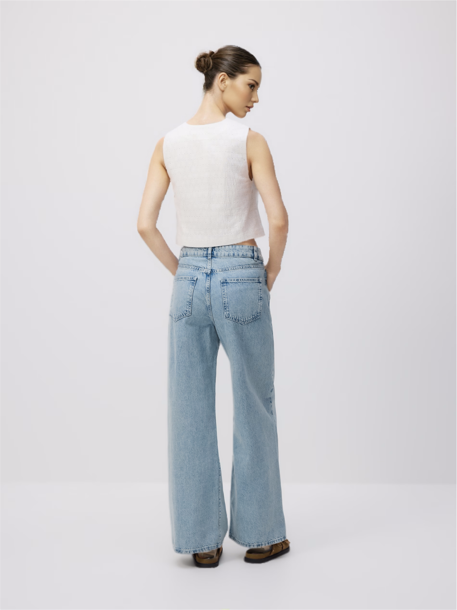 Women Wide Leg Jeans With Raw Seam Trim