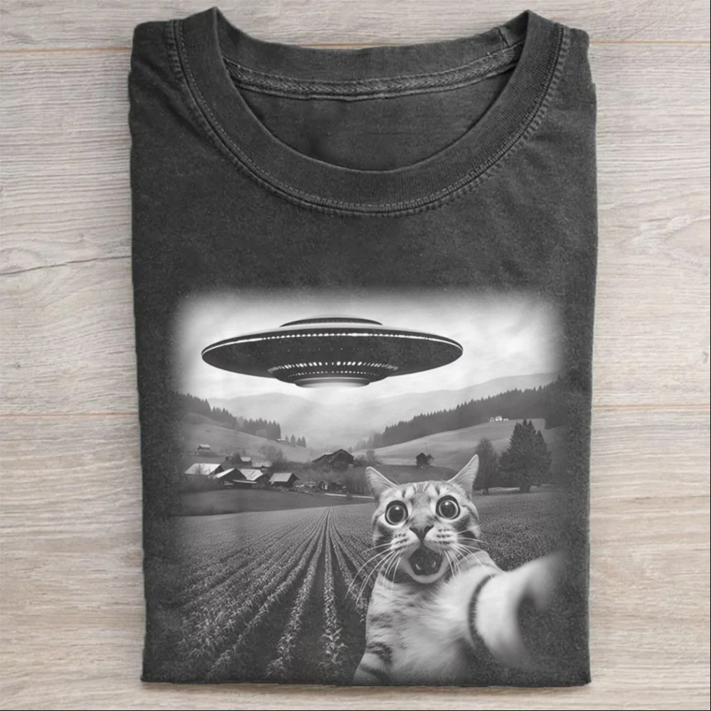Cat-selfie-with-UFO-washed cotton T-shirt-Magmoo