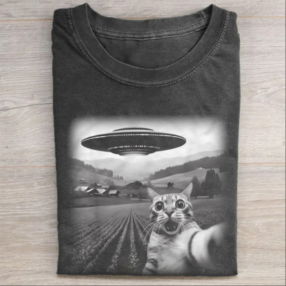 Cat-selfie-with-UFO-washed cotton T-shirt-Magmoo