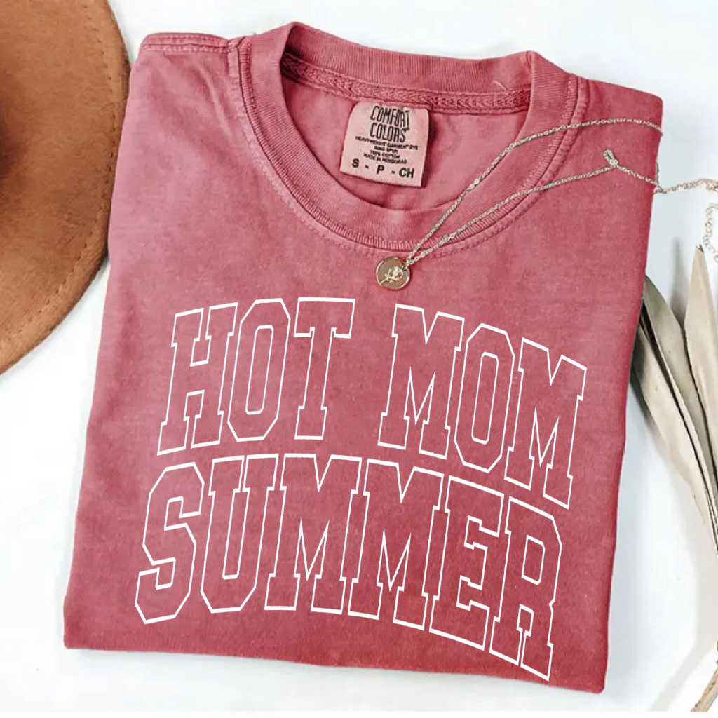 Hot Mom Summer Fashion T-shirt: Dedicated to Charming Moms