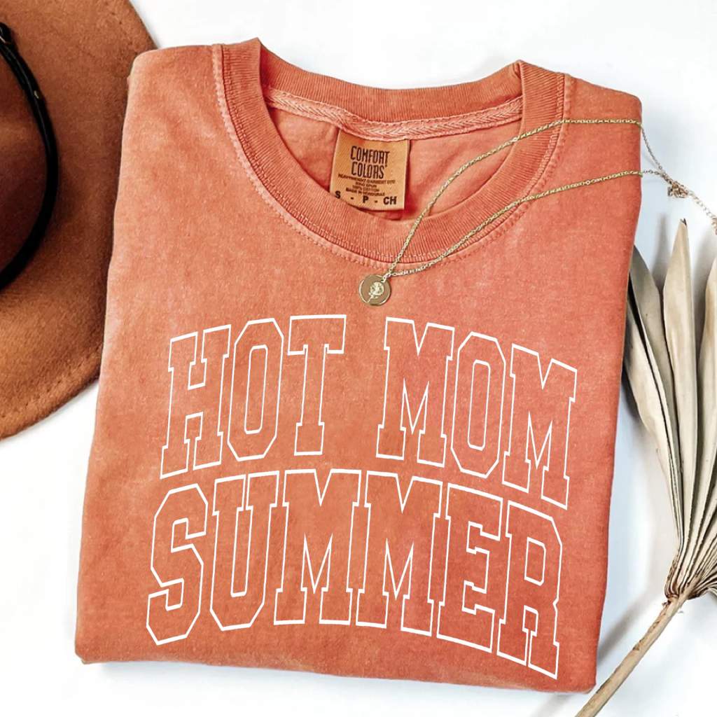 Hot Mom Summer Fashion T-shirt: Dedicated to Charming Moms