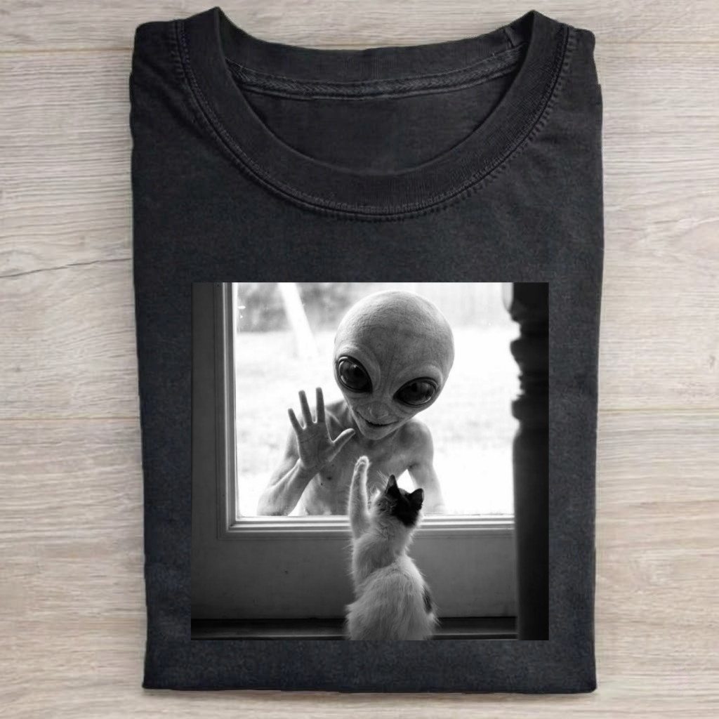 Magmoo Alien Cat Window Hi‑Five T-shirt