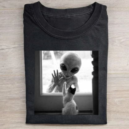 Magmoo Alien Cat Window Hi‑Five T-shirt