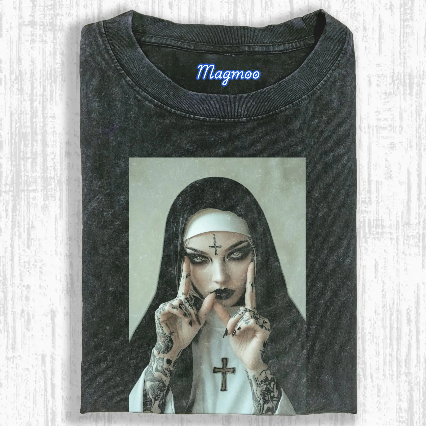 NUNS T-SHIRT
