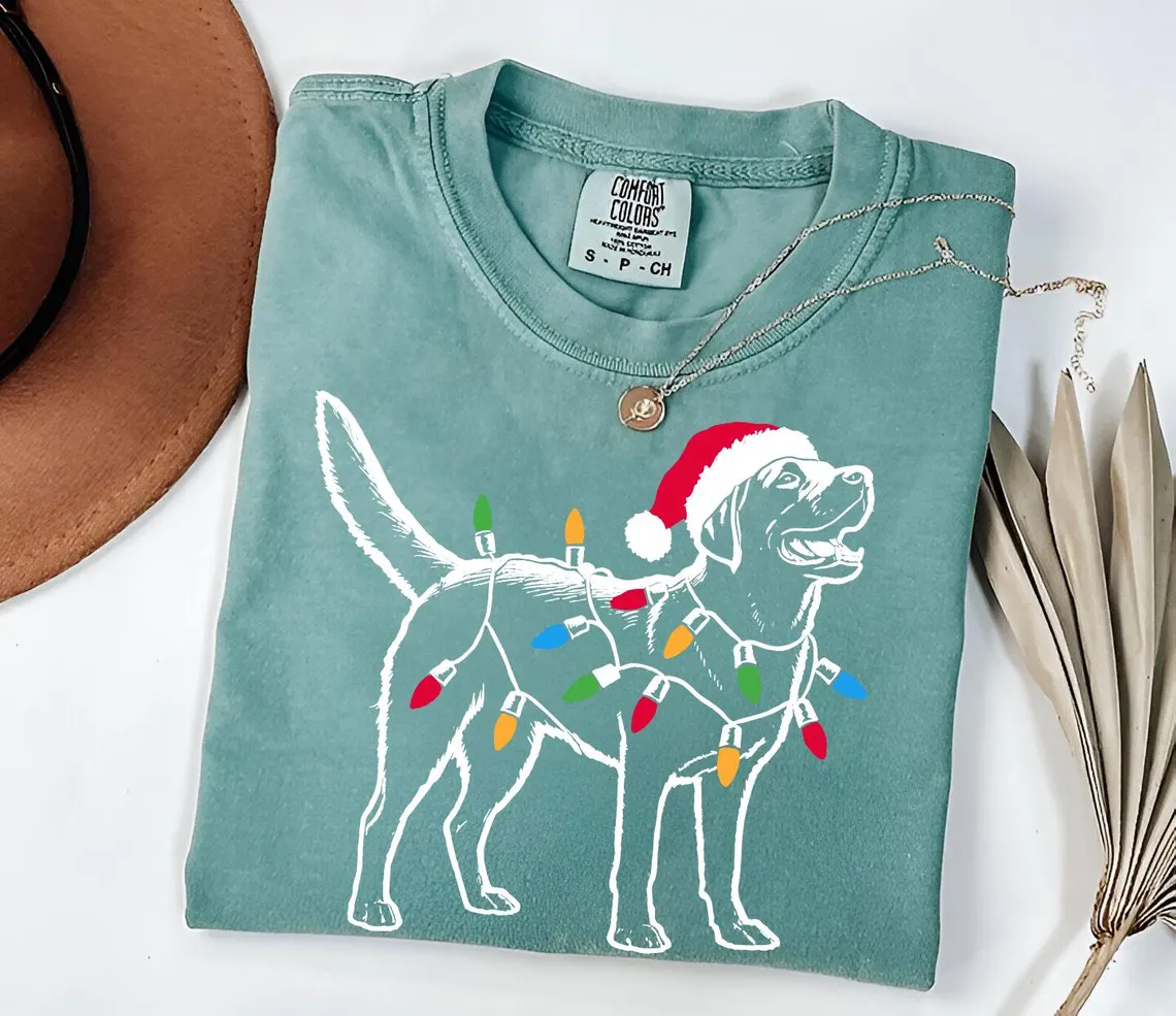 Comfort Color Christmas Labrador T-shirt