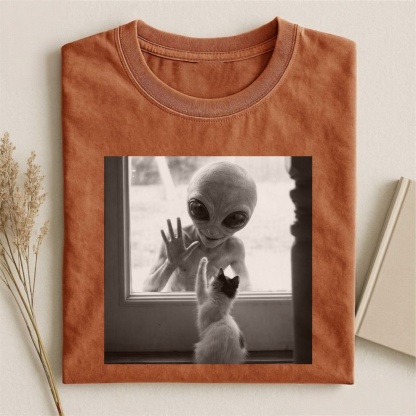 Magmoo Alien Cat Window Hi‑Five T-shirt