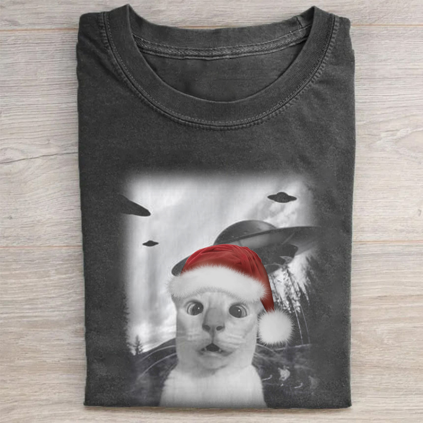 Christmas Cat Selfle With UFO Art Acid Wash Tee