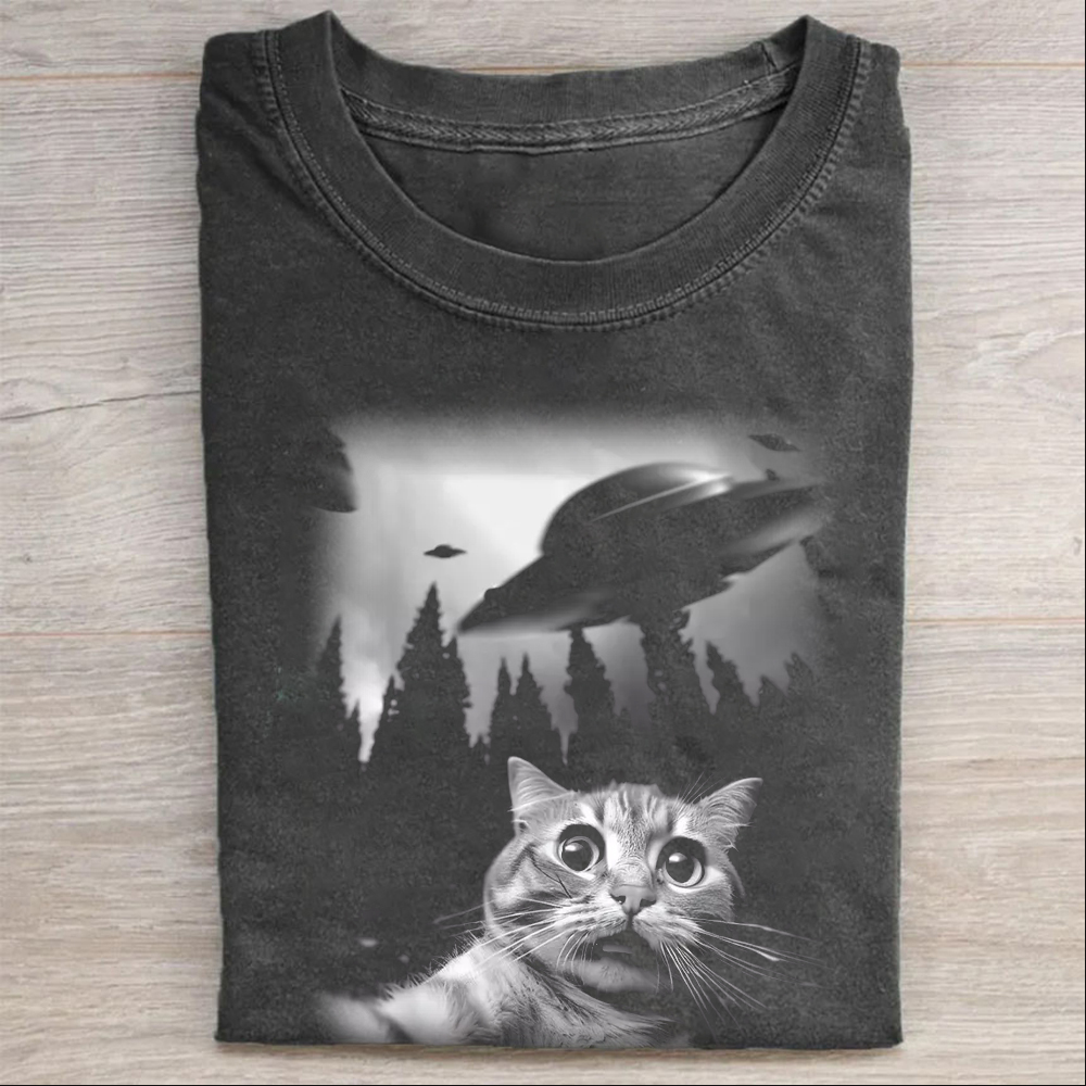 Cat-selfie-with-UFO-washed cotton T-shirt-Magmoo
