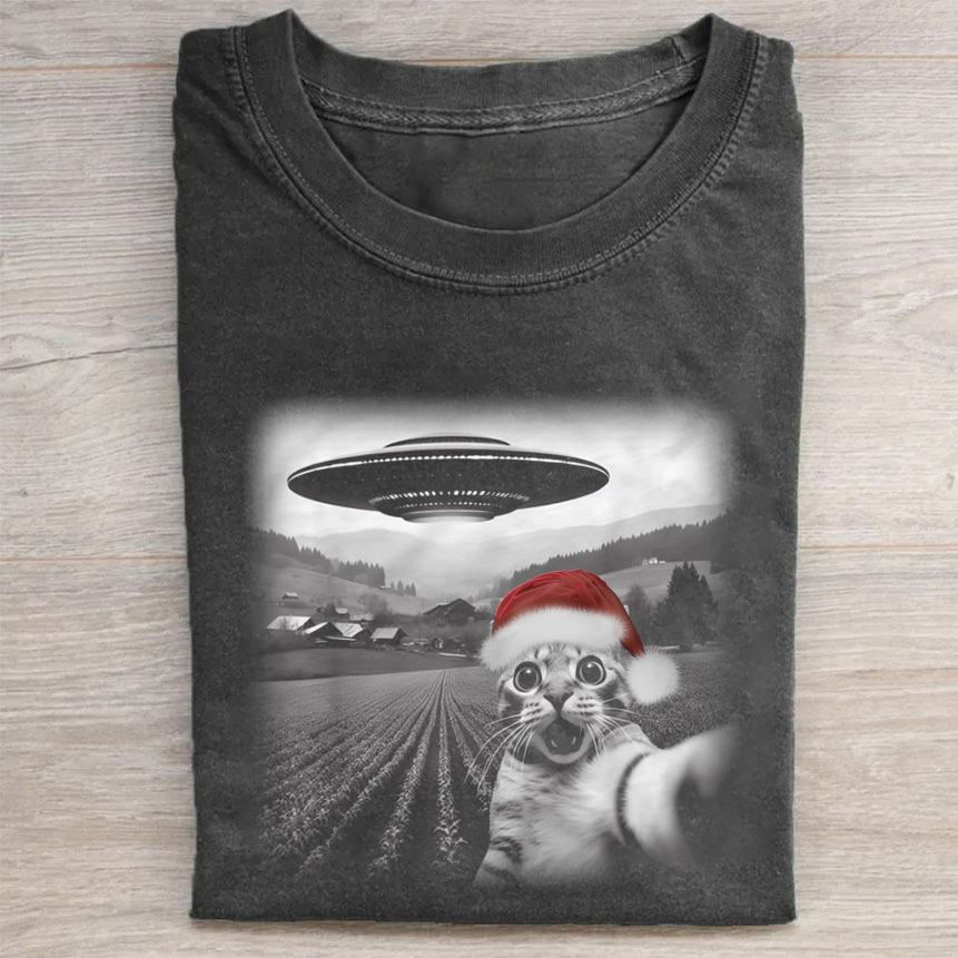 Christmas Cat Selfle With UFO Art Acid Wash Tee-Magmoo