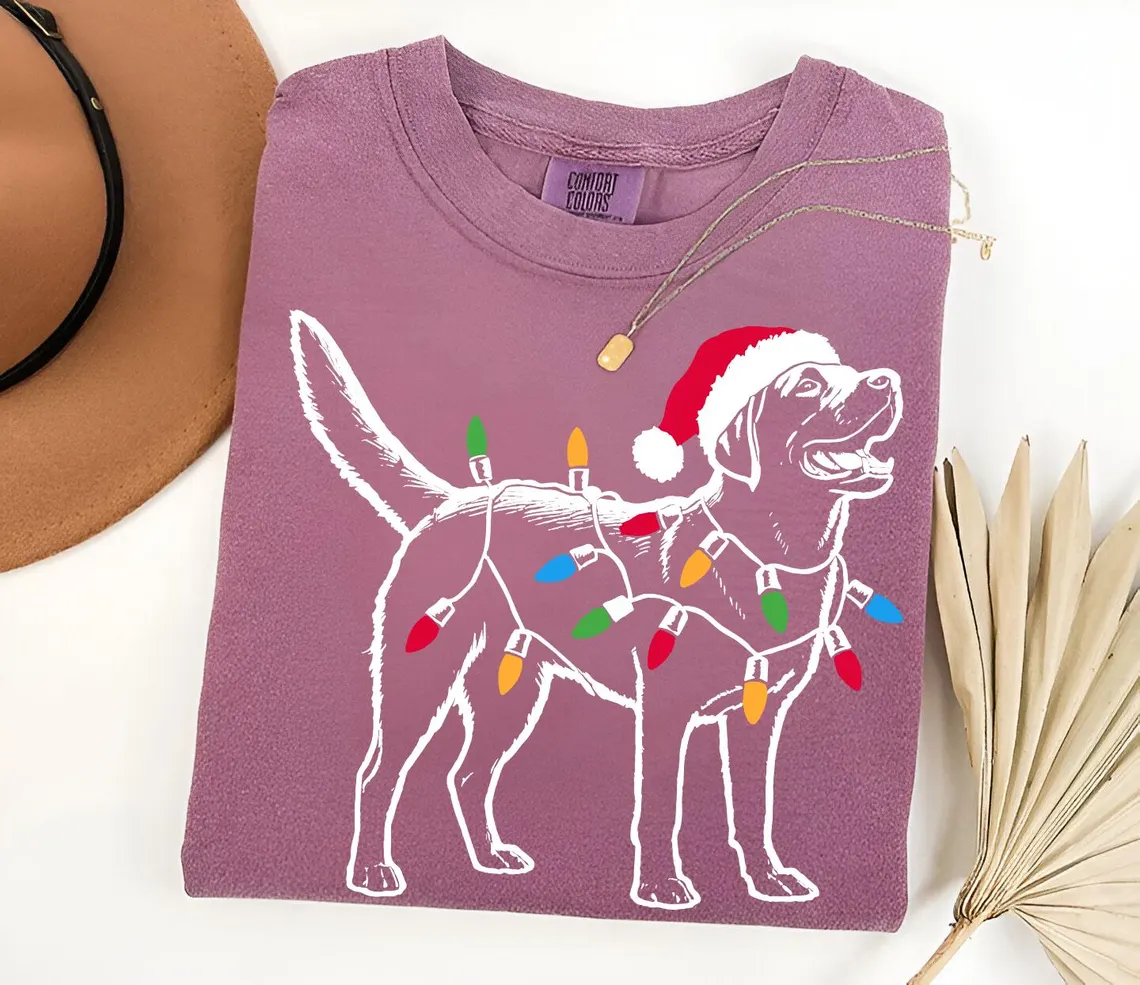 Comfort Color Christmas Labrador T-shirt