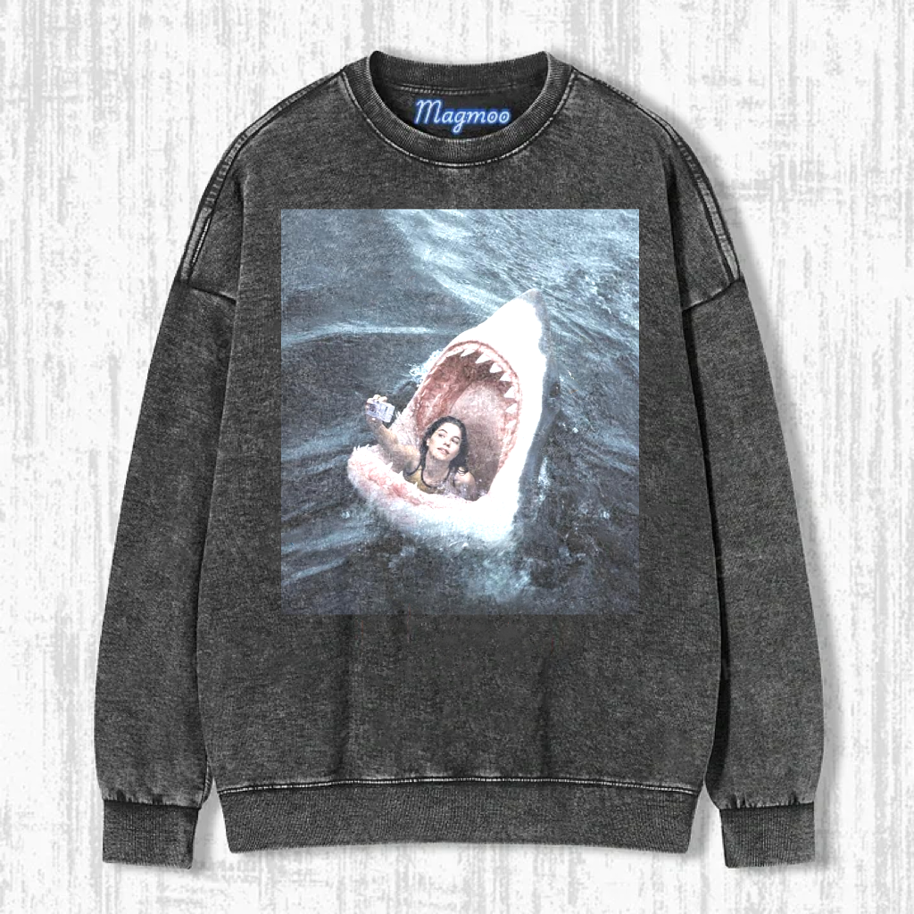 Taking a selfie in a shark's mouth Shirt/Sweatshirt/Hoodie