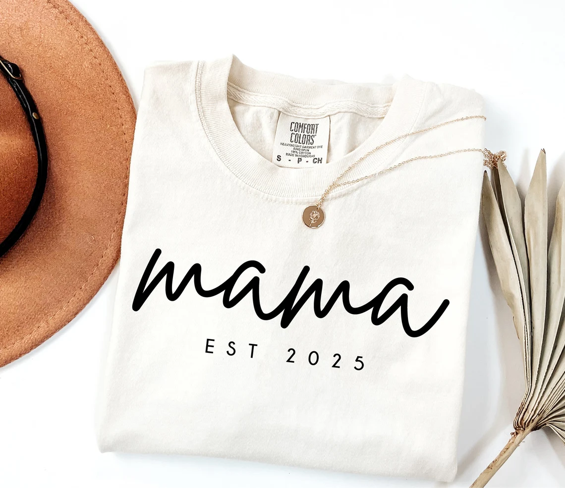 Comfort Colors Mama Est 2025 T-Shirt