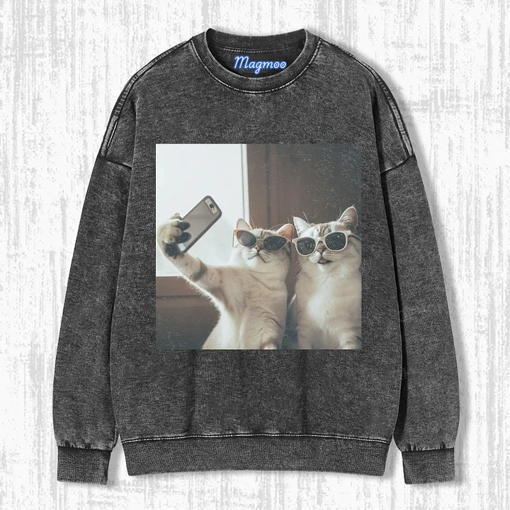 CAT TAKING A SELFIE T-SHIRT-Magmoo