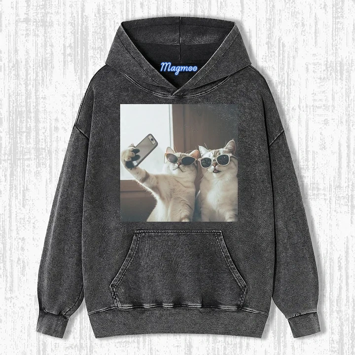 CAT TAKING A SELFIE T-SHIRT-Magmoo