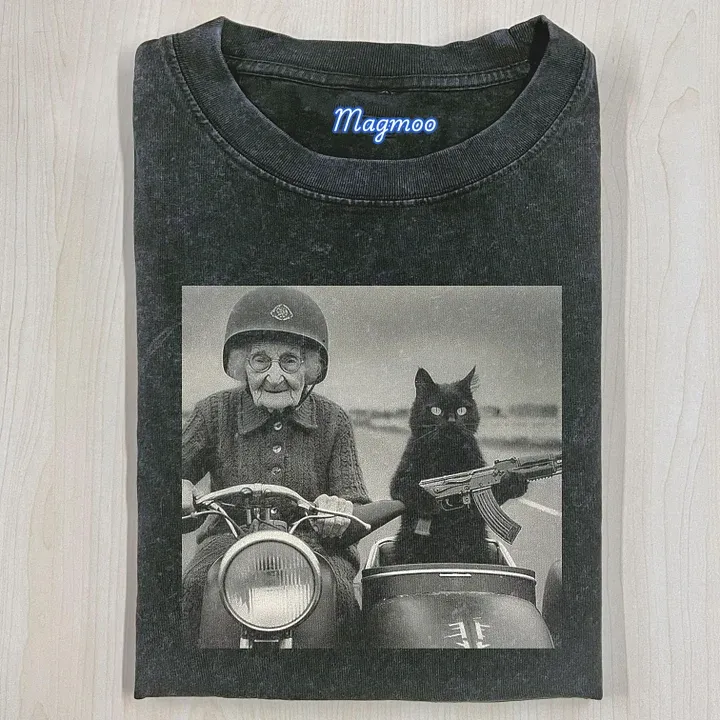 FUNNY GRANDMA AND CAT T-SHIRT-Magmoo