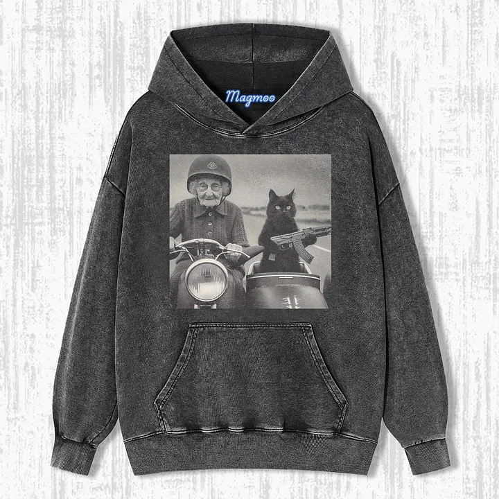 FUNNY GRANDMA AND CAT T-SHIRT