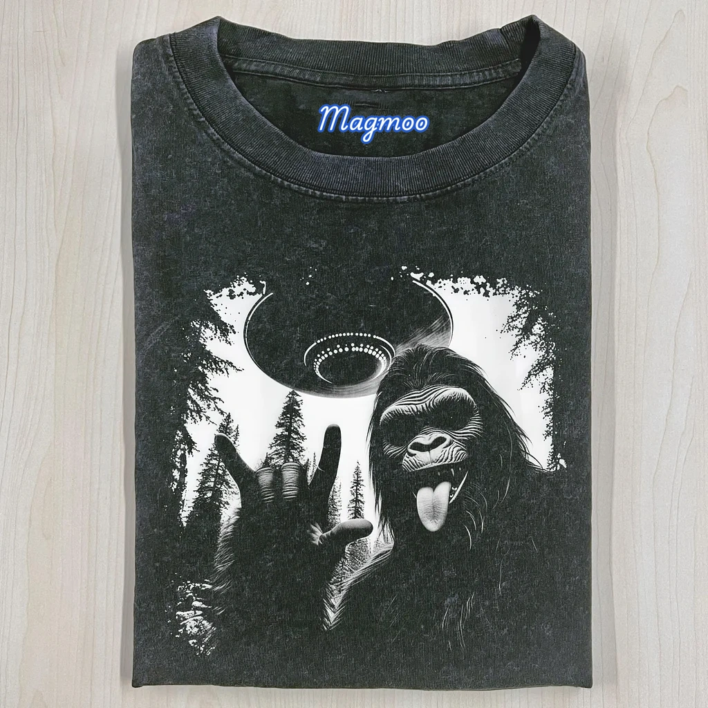 BIGFOOT AND UFO T-SHIRT