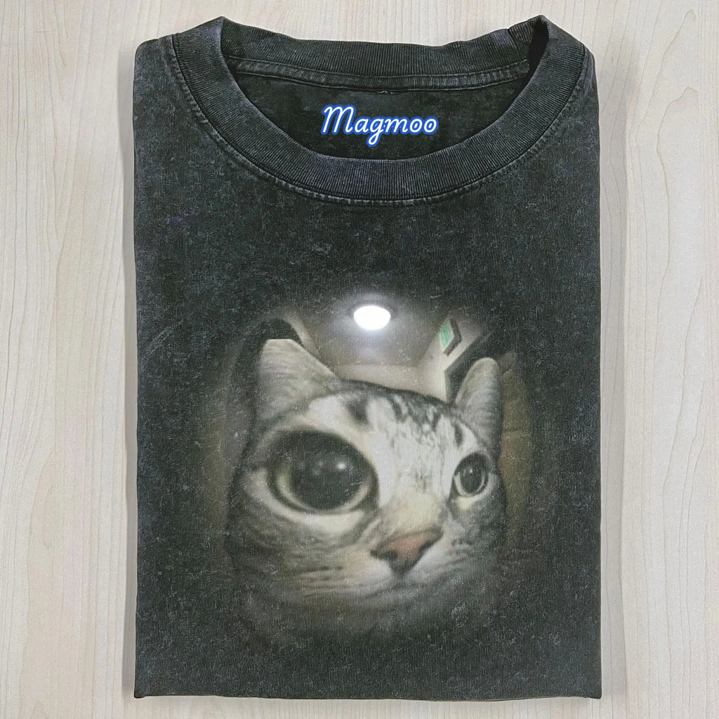 strange cat. t-shirt-Magmoo