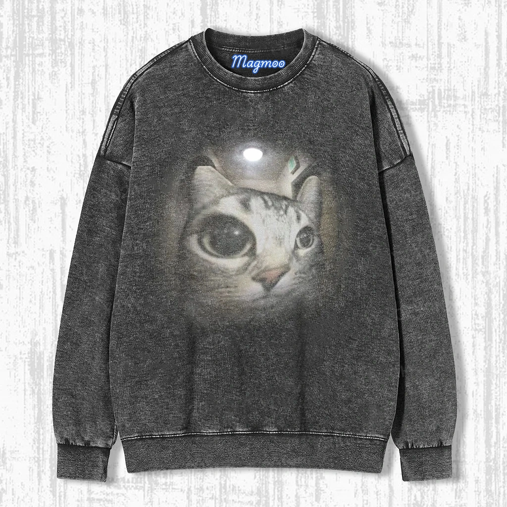 strange cat. t-shirt-Magmoo
