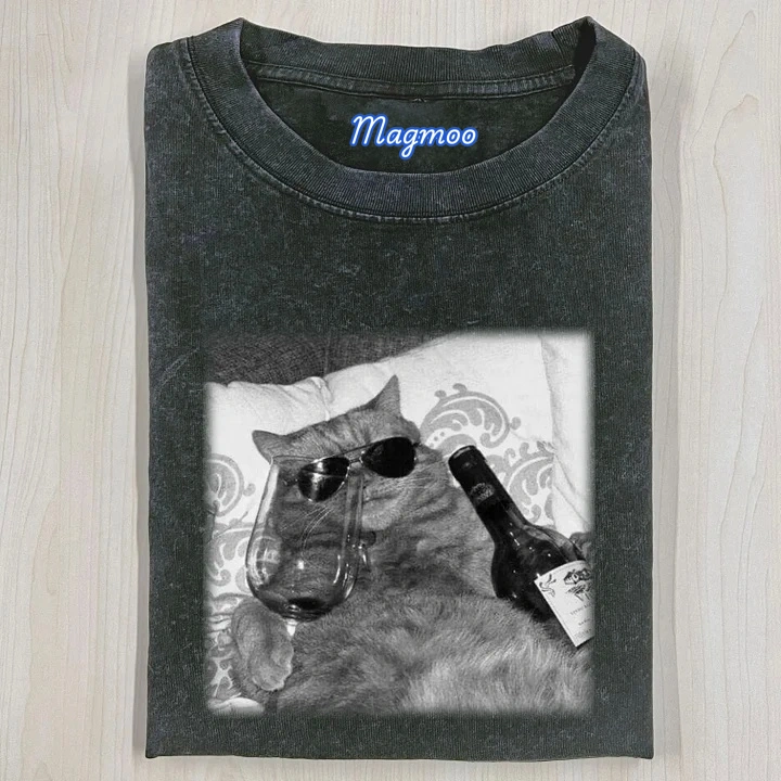 CAT DRINKING T-SHIRT-Magmoo