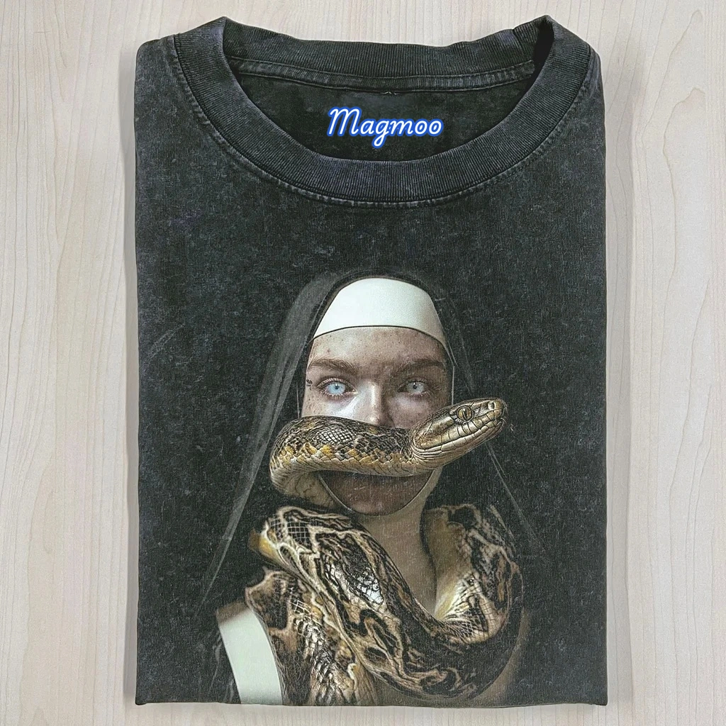 NUNS T-SHIRT