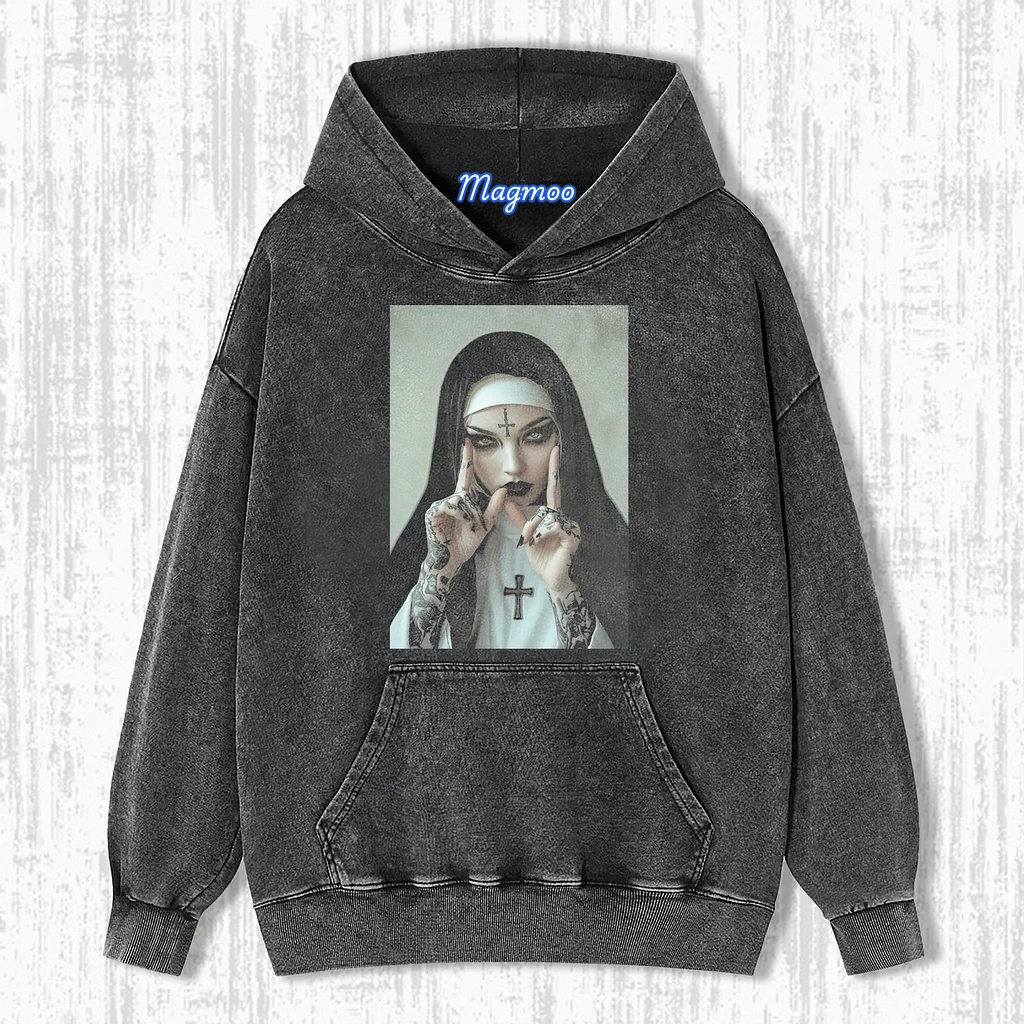 NUNS T-SHIRT