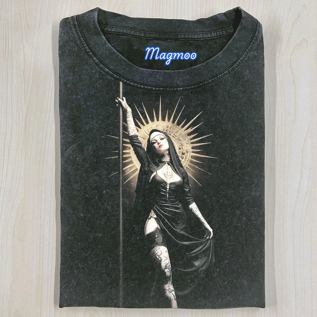 NUNS T-SHIRT