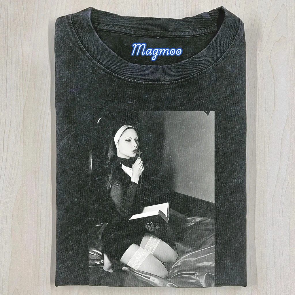 NUNS T-SHIRT