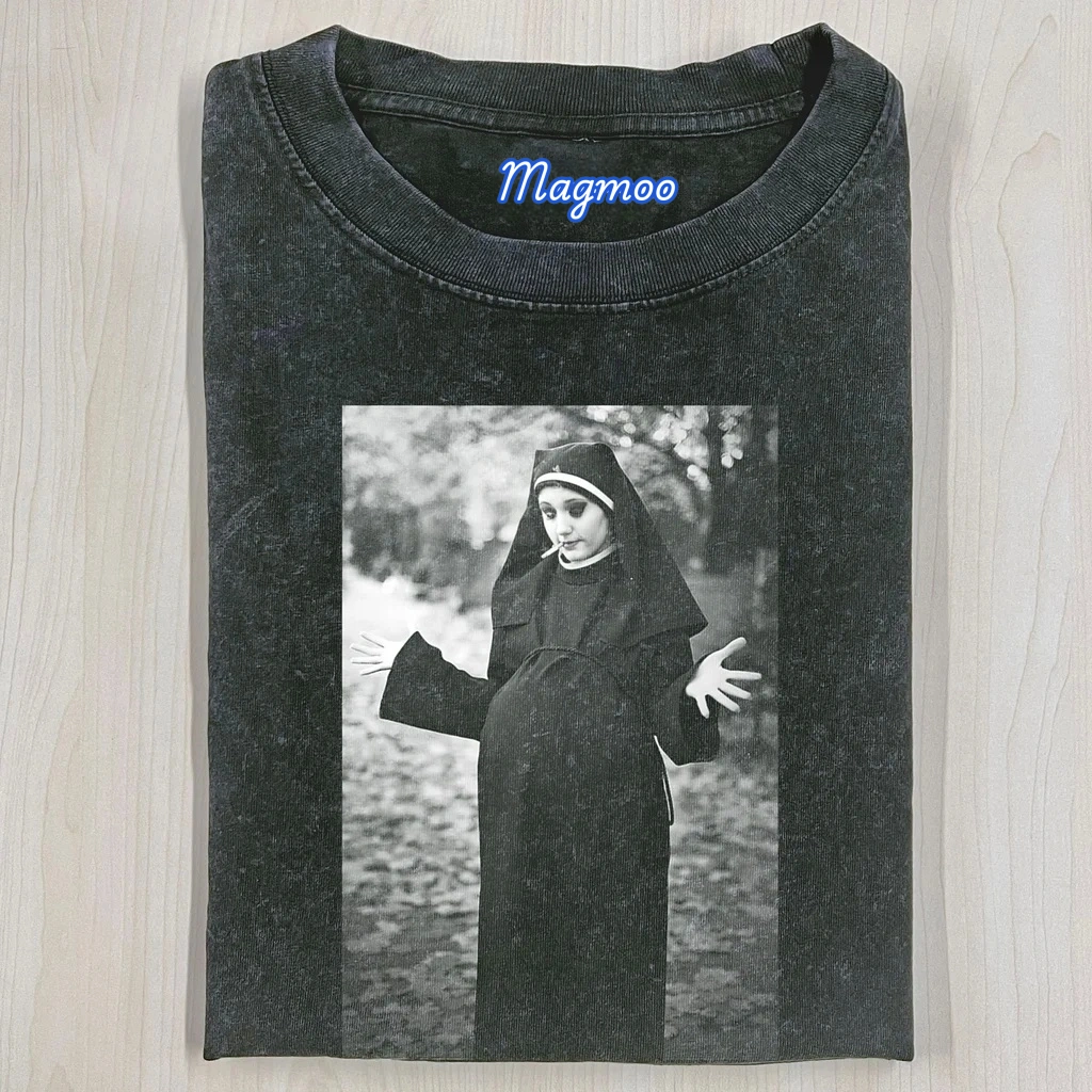NUNS T-SHIRT