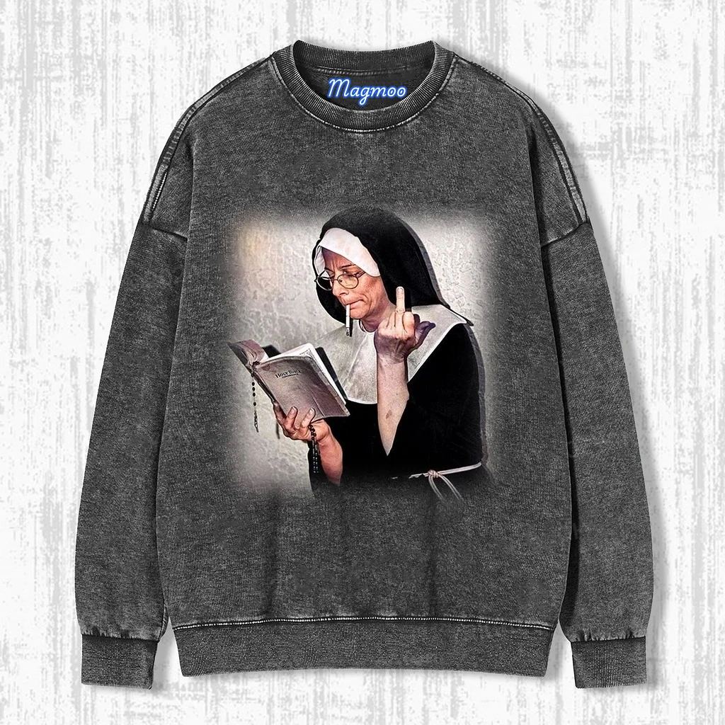 NUNS T-SHIRT