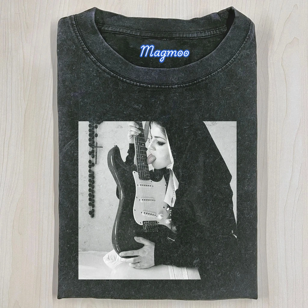 NUNS T-SHIRT