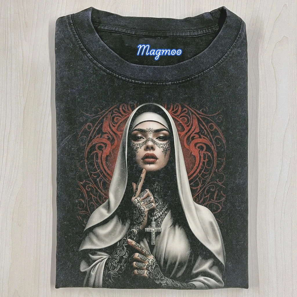 NUNS T-SHIRT