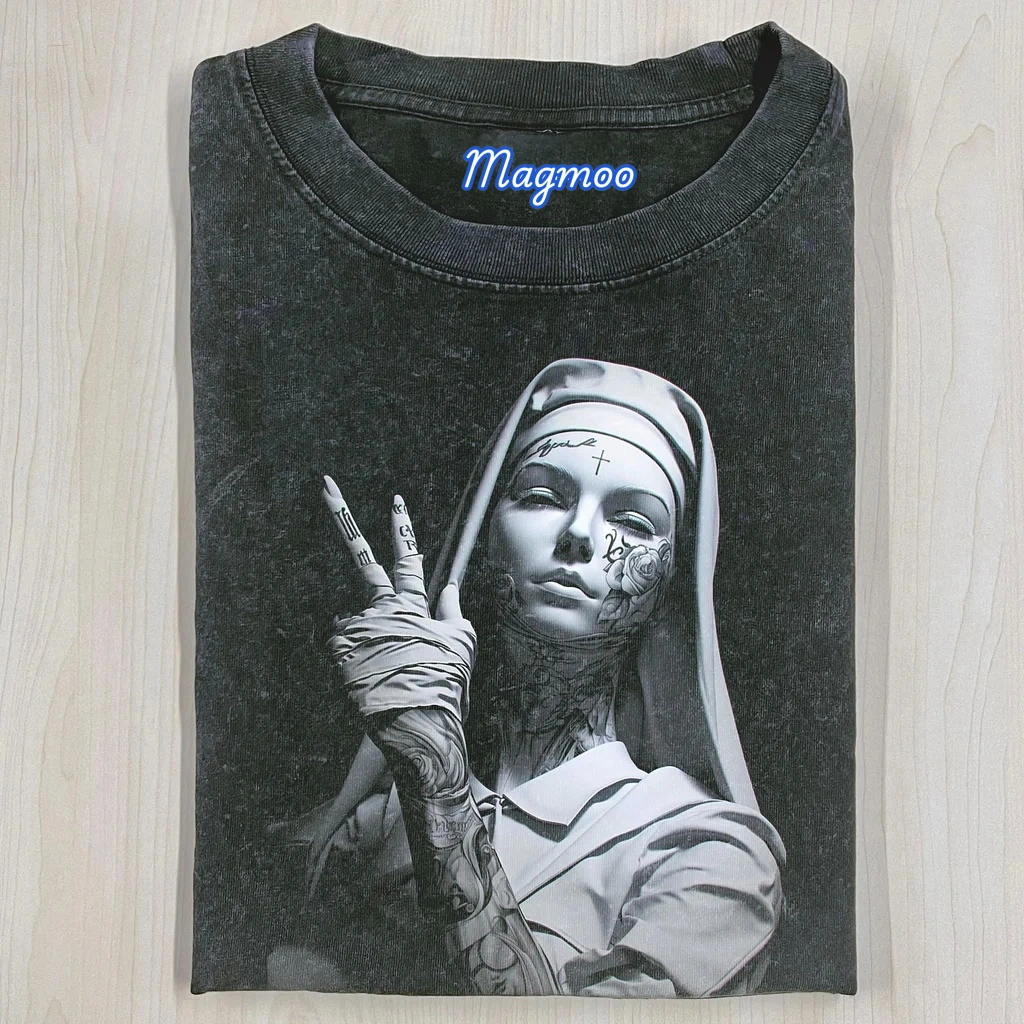 NUNS T-SHIRT