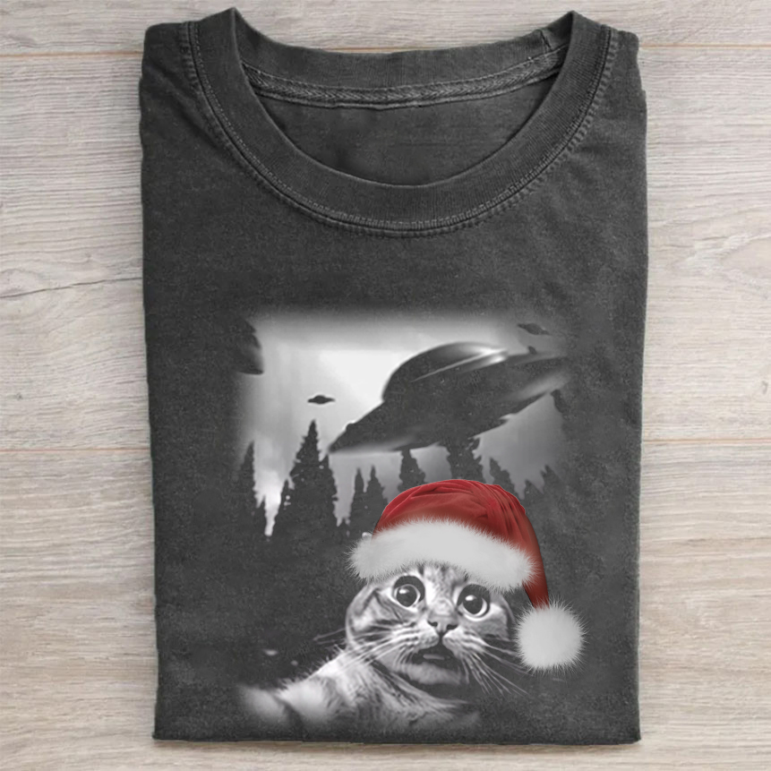 Christmas Cat Selfle With UFO Art Acid Wash Tee-Magmoo
