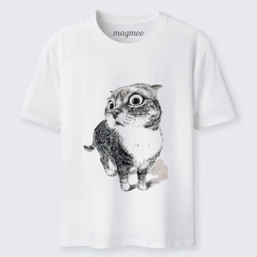 Magmoo Wide-Eyed Cat T-shirt