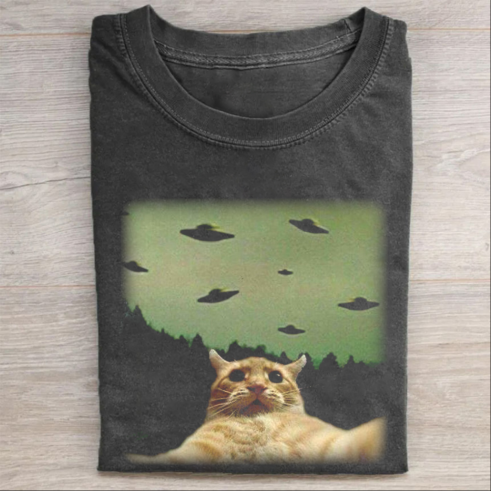 Cat-selfie-with-UFO-washed cotton T-shirt-Magmoo