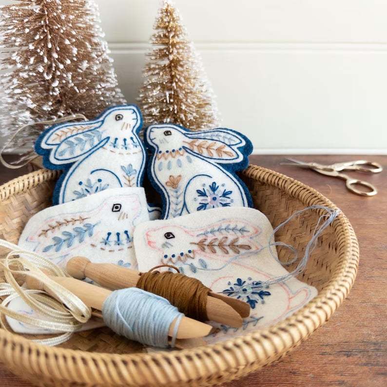 Embroidered felt Easter eggs Kit