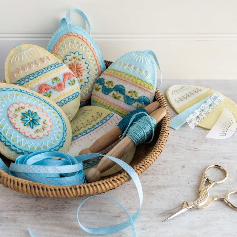 Embroidered felt Easter eggs Kit