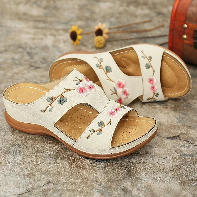 Beach Embroidery Flat Soft Non-Slip Women's Sandals 2026