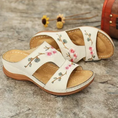 Beach Embroidery Flat Soft Non-Slip Women's Sandals 2026
