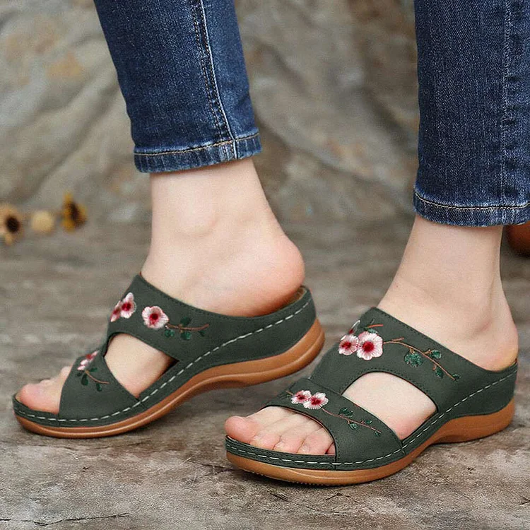 Beach Embroidery Flat Soft Non-Slip Women's Sandals 2026