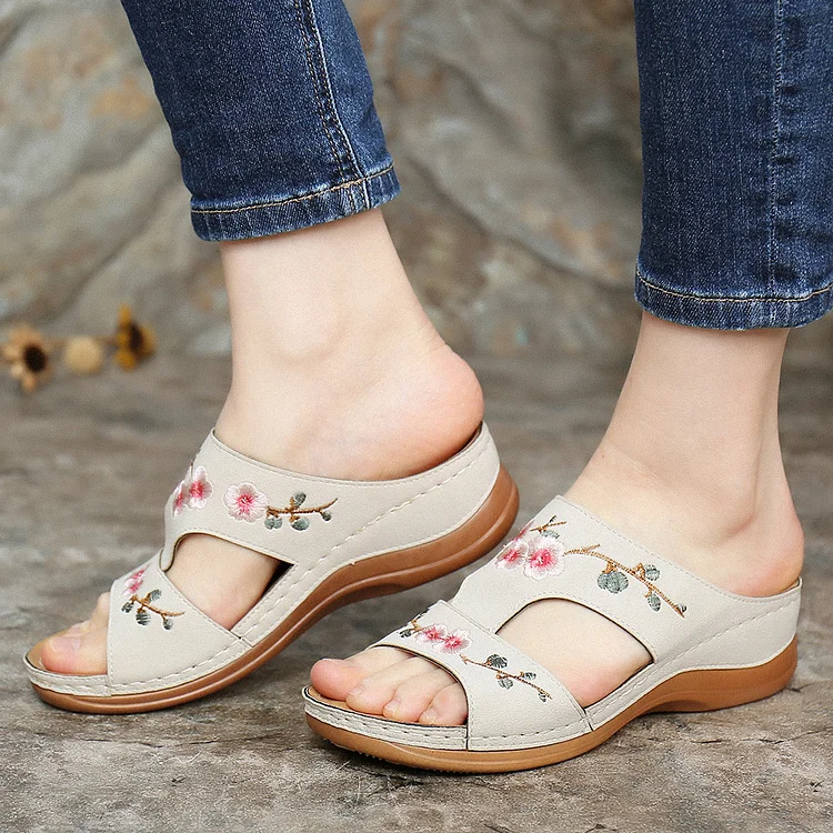 Beach Embroidery Flat Soft Non-Slip Women's Sandals 2026