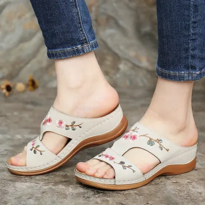 Beach Embroidery Flat Soft Non-Slip Women's Sandals 2026