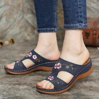 Beach Embroidery Flat Soft Non-Slip Women's Sandals 2026