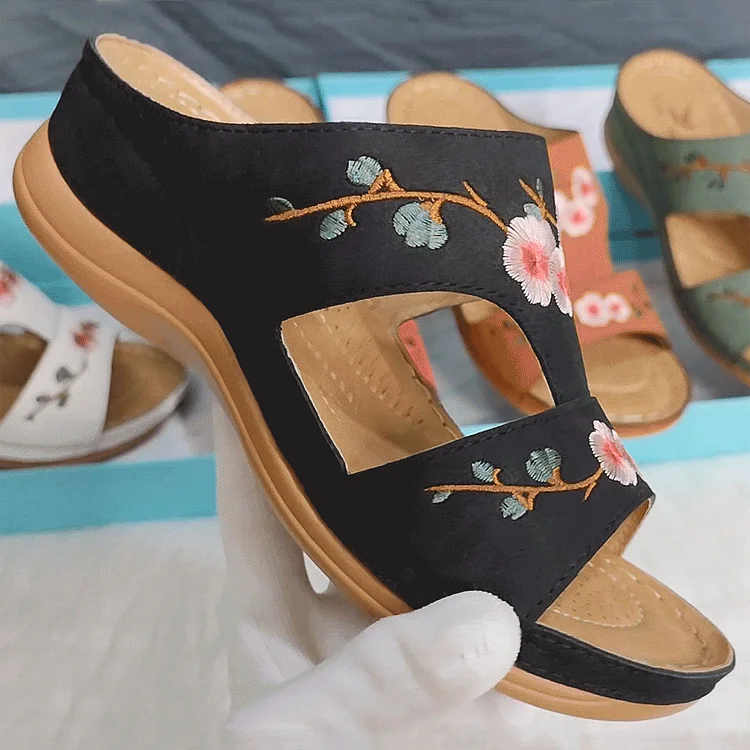 Beach Embroidery Flat Soft Non-Slip Women's Sandals 2026