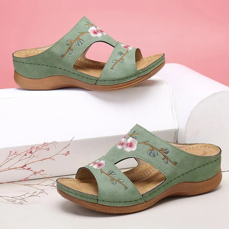 Beach Embroidery Flat Soft Non-Slip Women's Sandals 2026