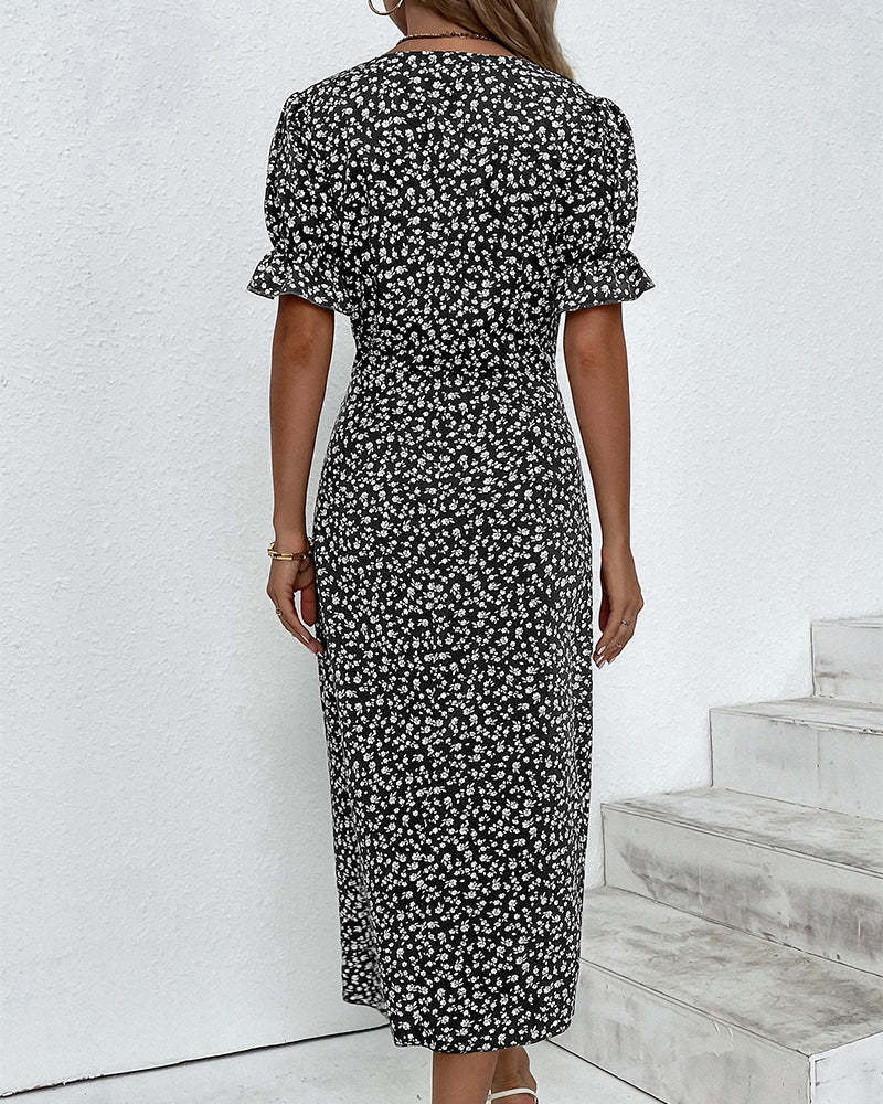 Fine dress with buttons